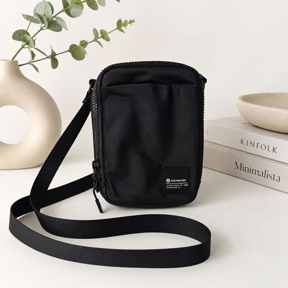 Lululemon Black Crossbody Bag Travel Everyday Nylon Festival Sling Purse